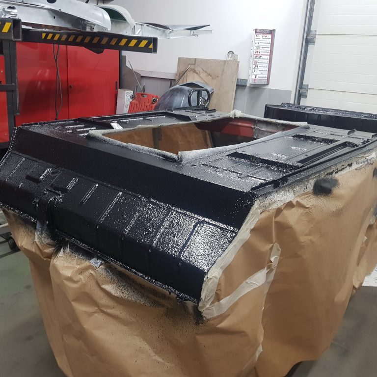 10-2CV-peinture-sous-moteur-min