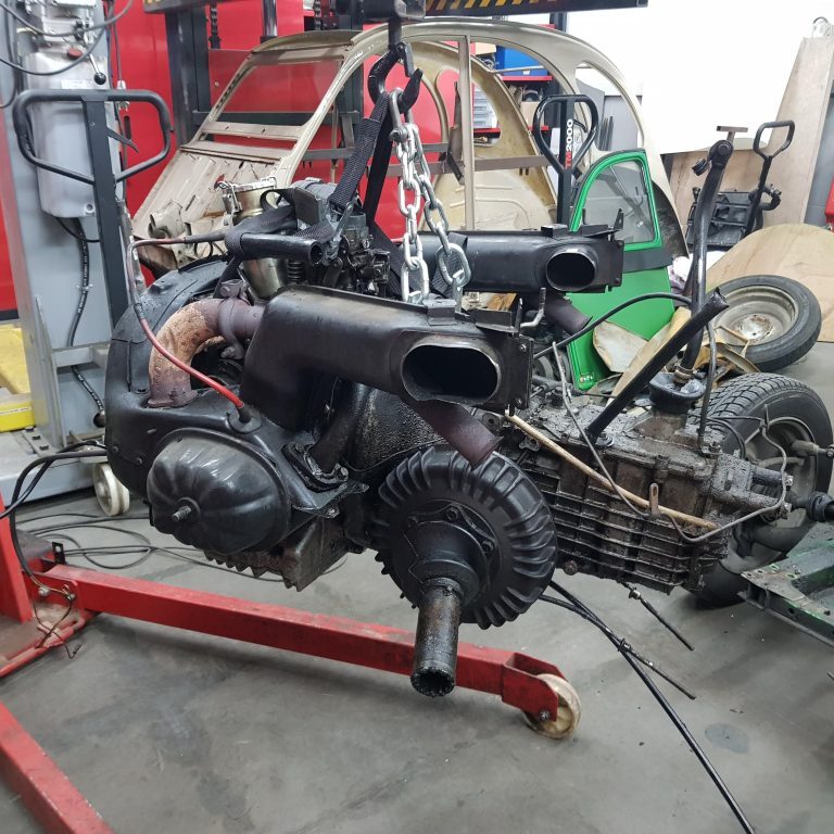6-2CV-demontage-moteur-min